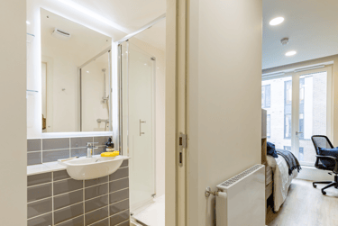 Classic En Suite - Image 4